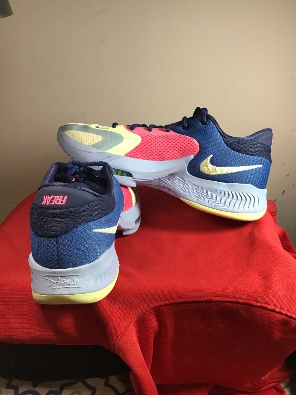 🔥🦋Nike Zoom Freak 4, Unbelievable, great condition, size 8, unisex, see photos
